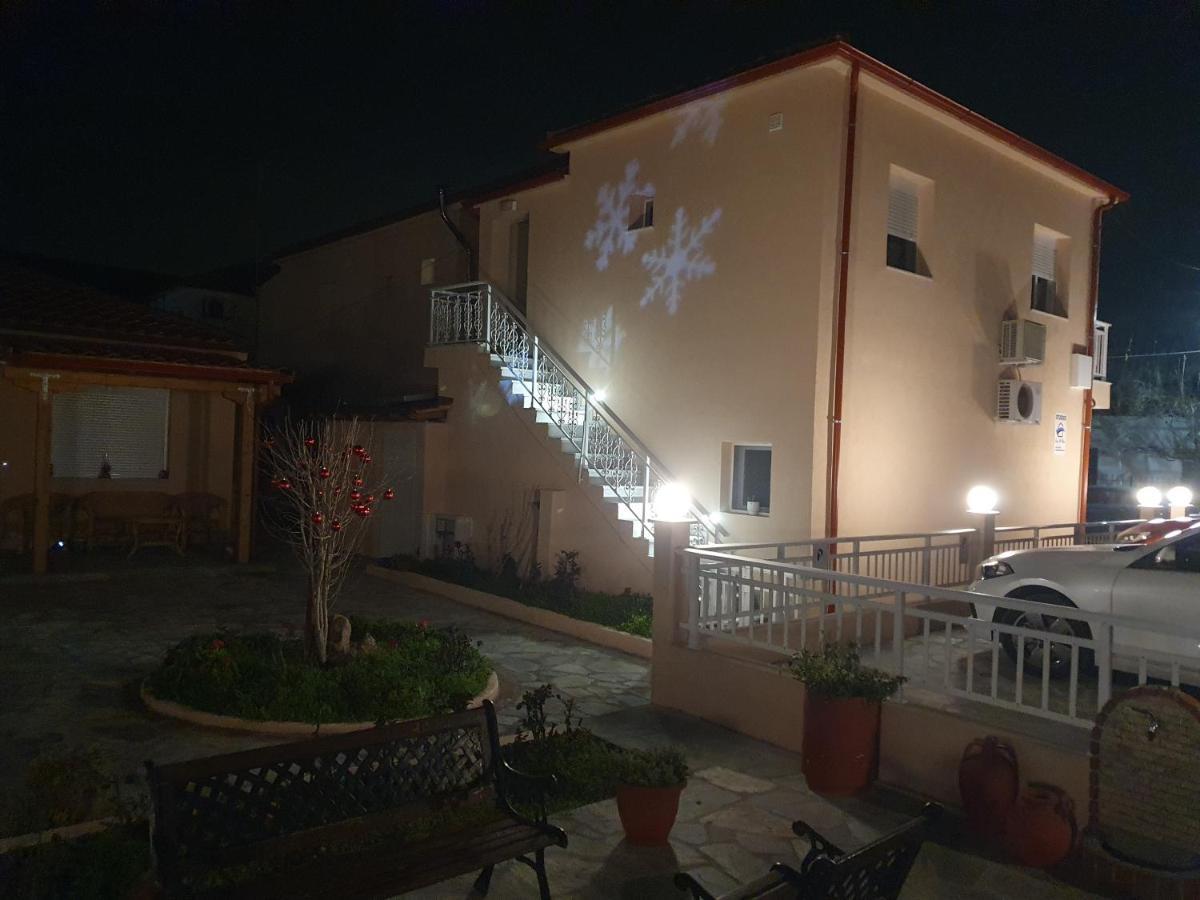 Casa Al Mare 2 Apartamento Peraía Exterior foto